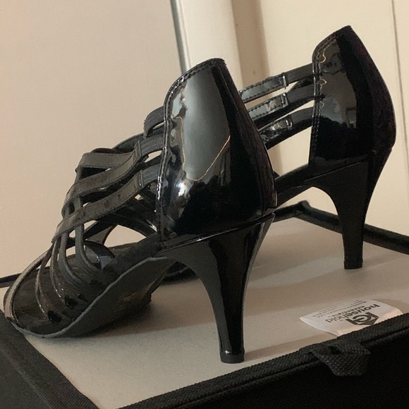 Black 2-inch high heels//size 9 1/2 - Picture 3 of 3